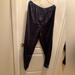 ⭐️ bundle 3 for $25 ⭐️ Men’s L navy blue w  dot pattern silk pajama bottoms.